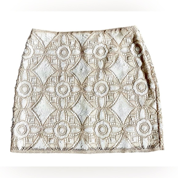 Express NEW sequined mini skirt Champagne Cream Side zip Lace Overlay Size 10 - Picture 1 of 11
